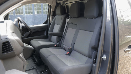 VAUXHALL VIVARO DIESEL 1.5 Turbo D 120 Prime H1 Van view 24